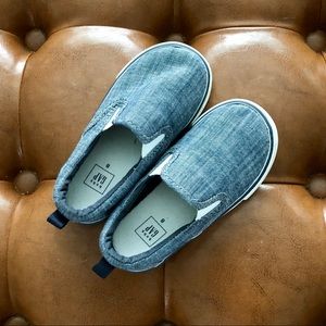GAP toddler 8 slip ons